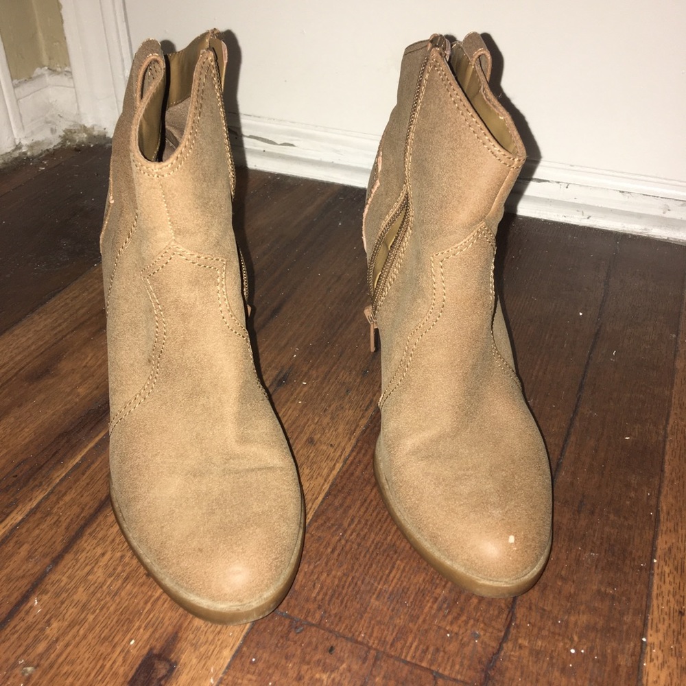 American eagle suede zip up ankle boots size 7